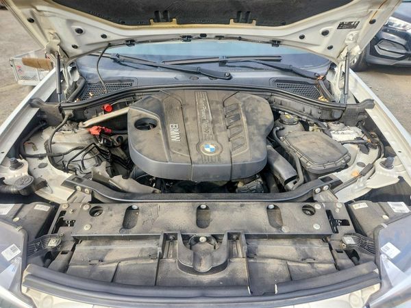 2016 BMW X3 xDrive28d — Engine bay