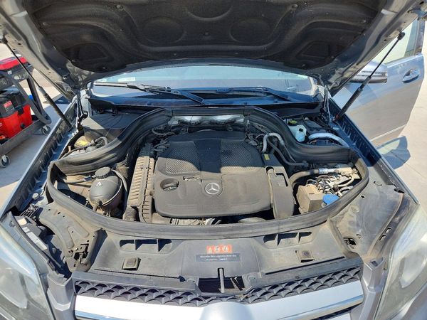 2015 MERCEDES-BENZ GLK — Engine bay
