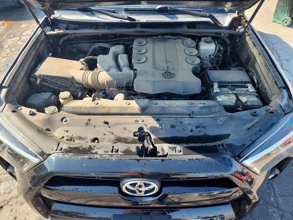 2015 TOYOTA 4RUNNER — Engine bay