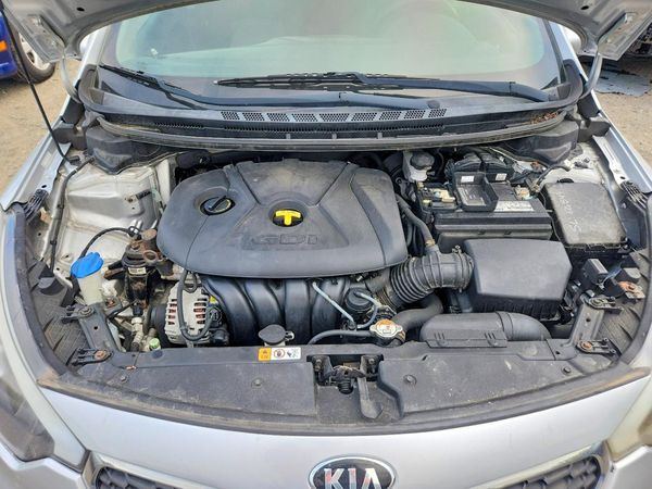 2016 KIA FORTE — Engine bay