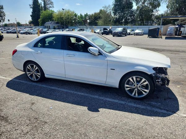 2018 MERCEDES-BENZ C — Passenger 3/4