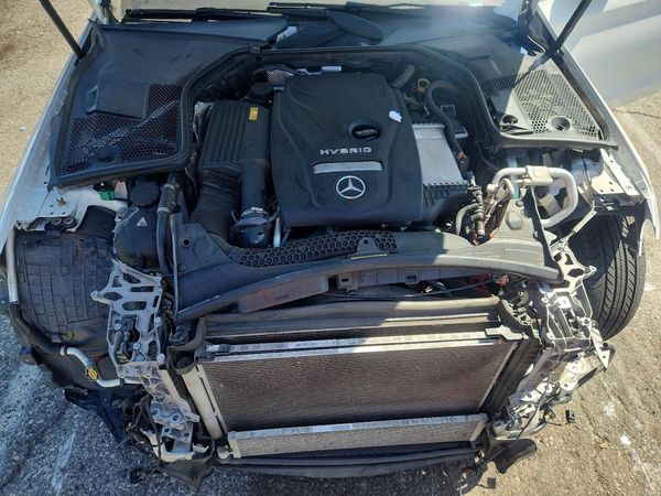 2018 MERCEDES-BENZ C — Engine bay