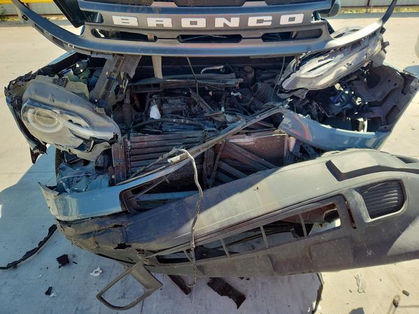 2022 FORD BRONCO Big Bend — Engine bay