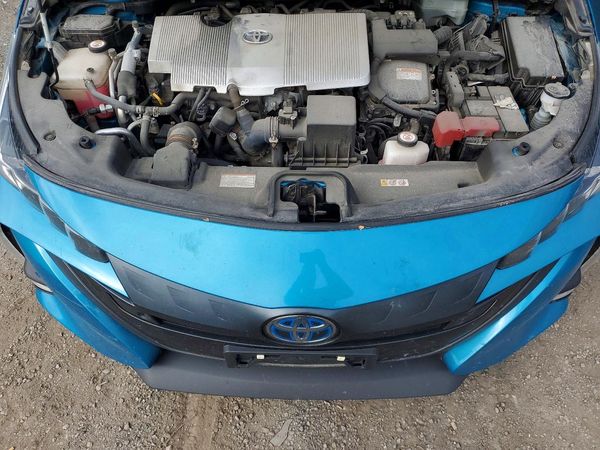 2020 TOYOTA PRIUS — Engine bay