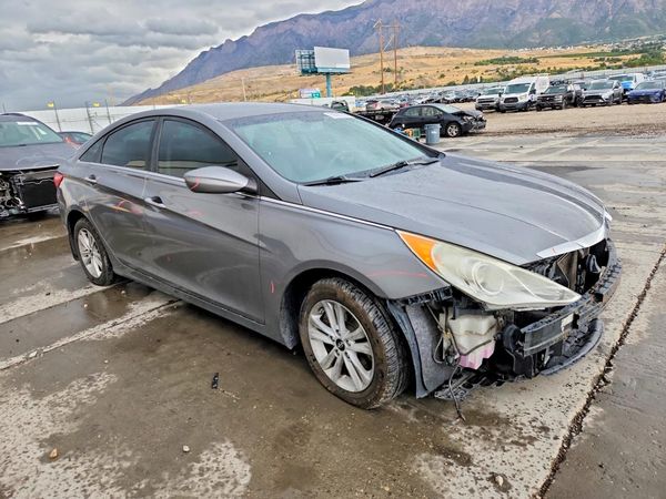 2013 HYUNDAI SONATA — Passenger 3/4
