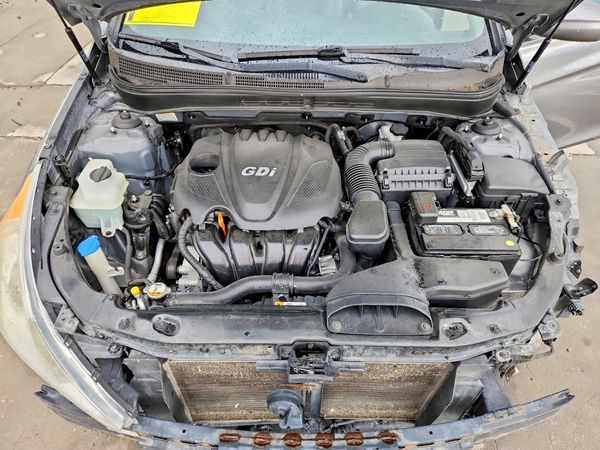 2013 HYUNDAI SONATA — Engine bay