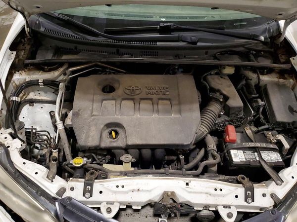 2015 TOYOTA COROLLA — Engine bay
