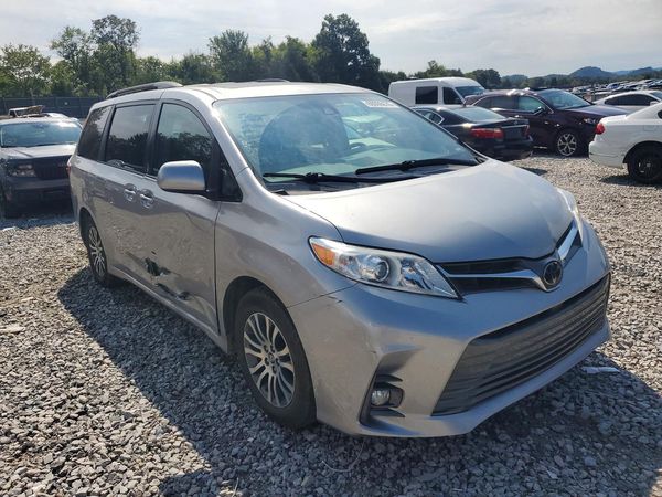 2018 TOYOTA SIENNA — Passenger 3/4