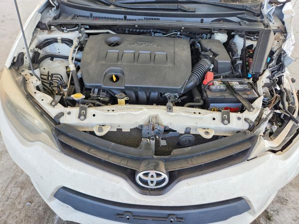 2014 TOYOTA COROLLA — Engine bay
