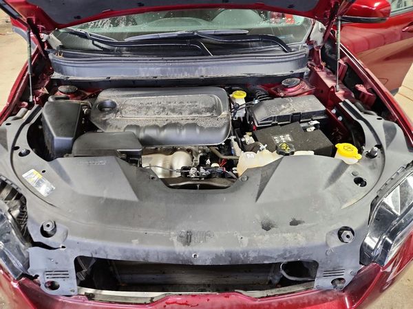 2020 JEEP CHEROKEE — Engine bay