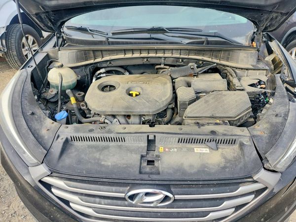 2018 HYUNDAI TUCSON — Engine bay