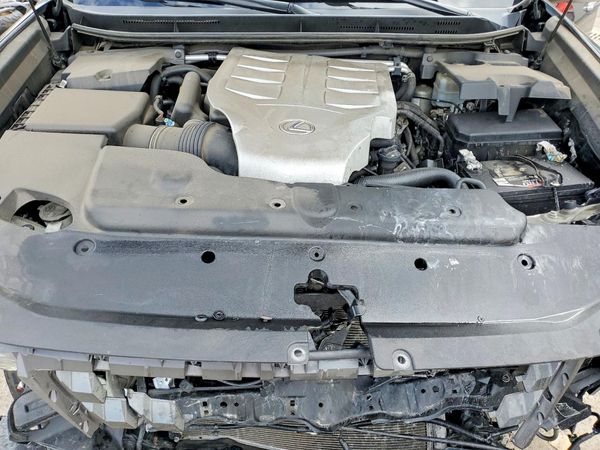 2020 LEXUS GX — Engine bay