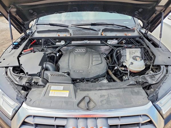 2019 AUDI Q5 — Engine bay