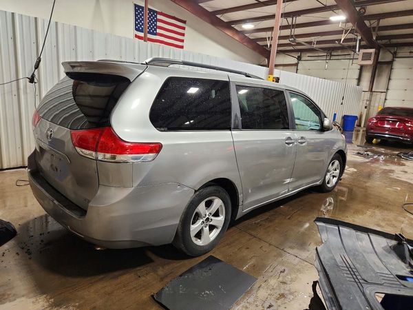 2013 TOYOTA SIENNA — PSRA