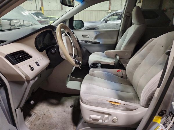2013 TOYOTA SIENNA — DENT
