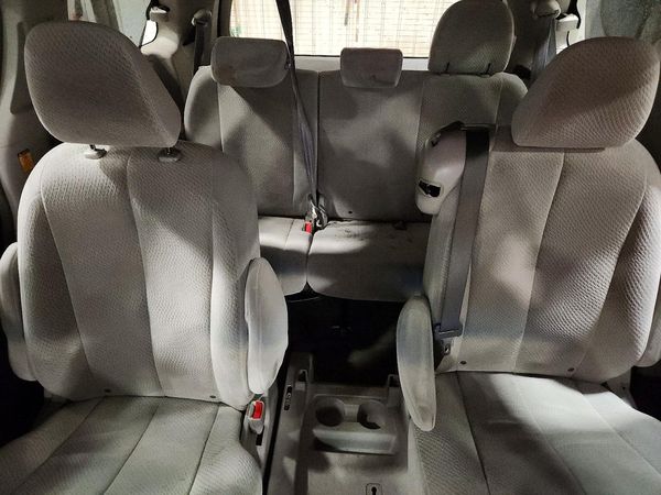 2013 TOYOTA SIENNA — SUVN