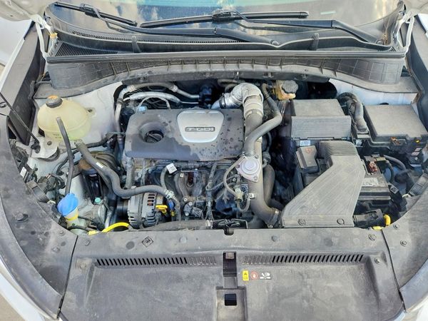 2016 HYUNDAI TUCSON — Engine bay