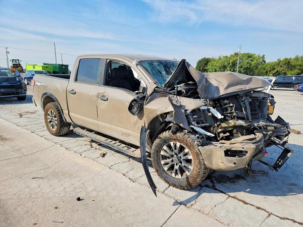 2020 NISSAN TITAN — Passenger 3/4