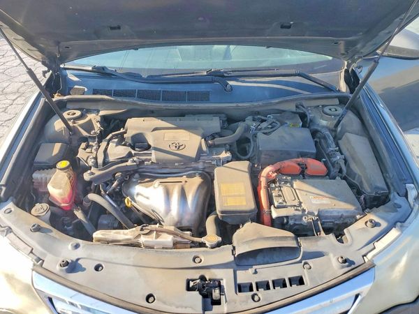 2013 TOYOTA CAMRY Hybrid — Engine bay