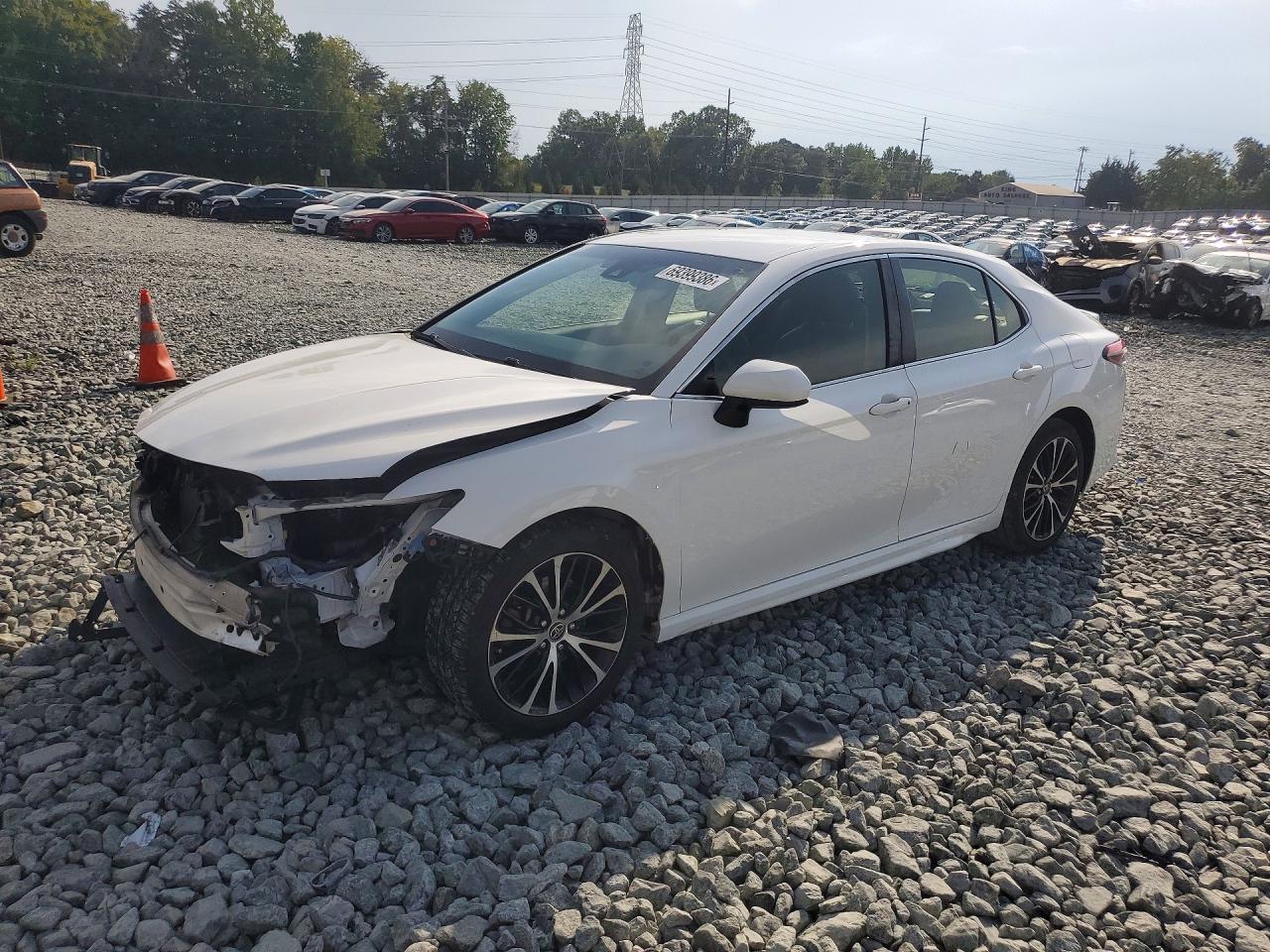 2018 TOYOTA CAMRY LE/SE/XLE/XSE — Front 3/4