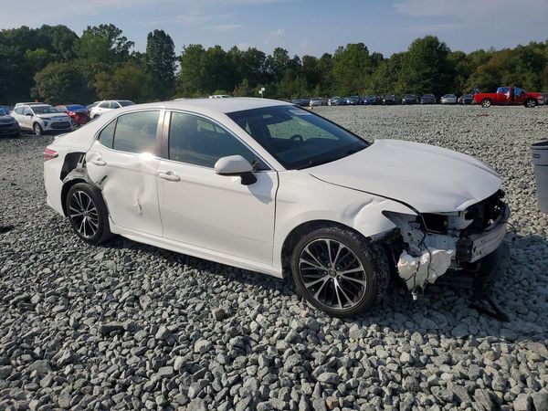 2018 TOYOTA CAMRY LE/SE/XLE/XSE — Passenger 3/4