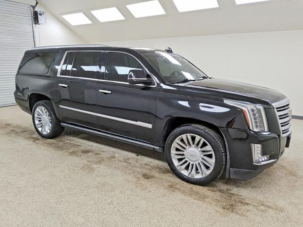 2015 CADILLAC ESCALADE ESV Platinum — Passenger 3/4