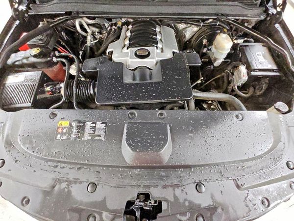 2015 CADILLAC ESCALADE ESV Platinum — Engine bay