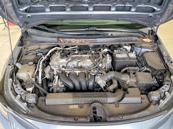 2020 TOYOTA COROLLA LE — Engine bay