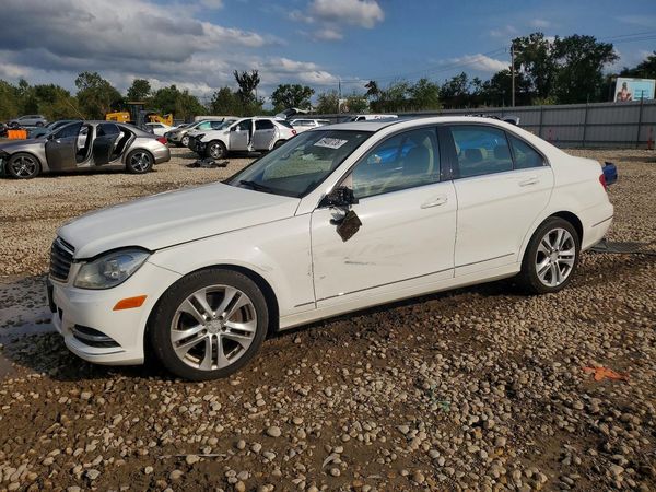 2013 MERCEDES-BENZ C C300 — Front 3/4