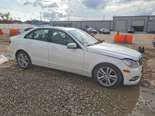 2013 MERCEDES-BENZ C C300 — Passenger 3/4