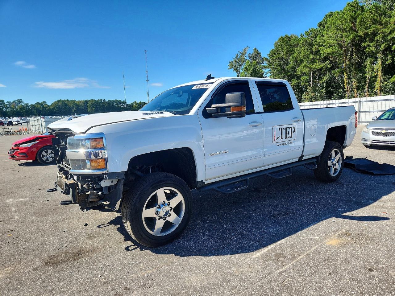 2017 CHEVROLET SILVERADO LT — Front 3/4