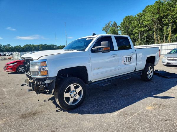 2017 CHEVROLET SILVERADO LT — Front 3/4