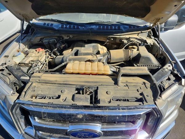 2017 FORD F150 SuperCrew — Engine bay