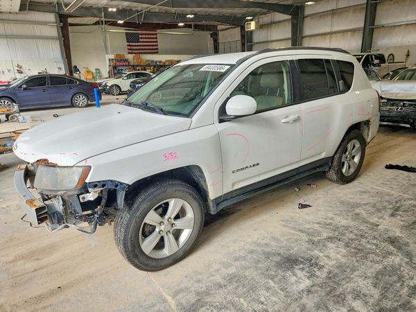 2014 JEEP COMPASS Latitude — Front 3/4
