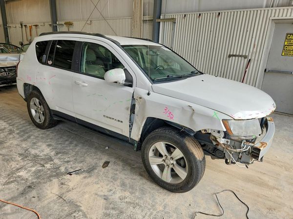 2014 JEEP COMPASS Latitude — Passenger 3/4