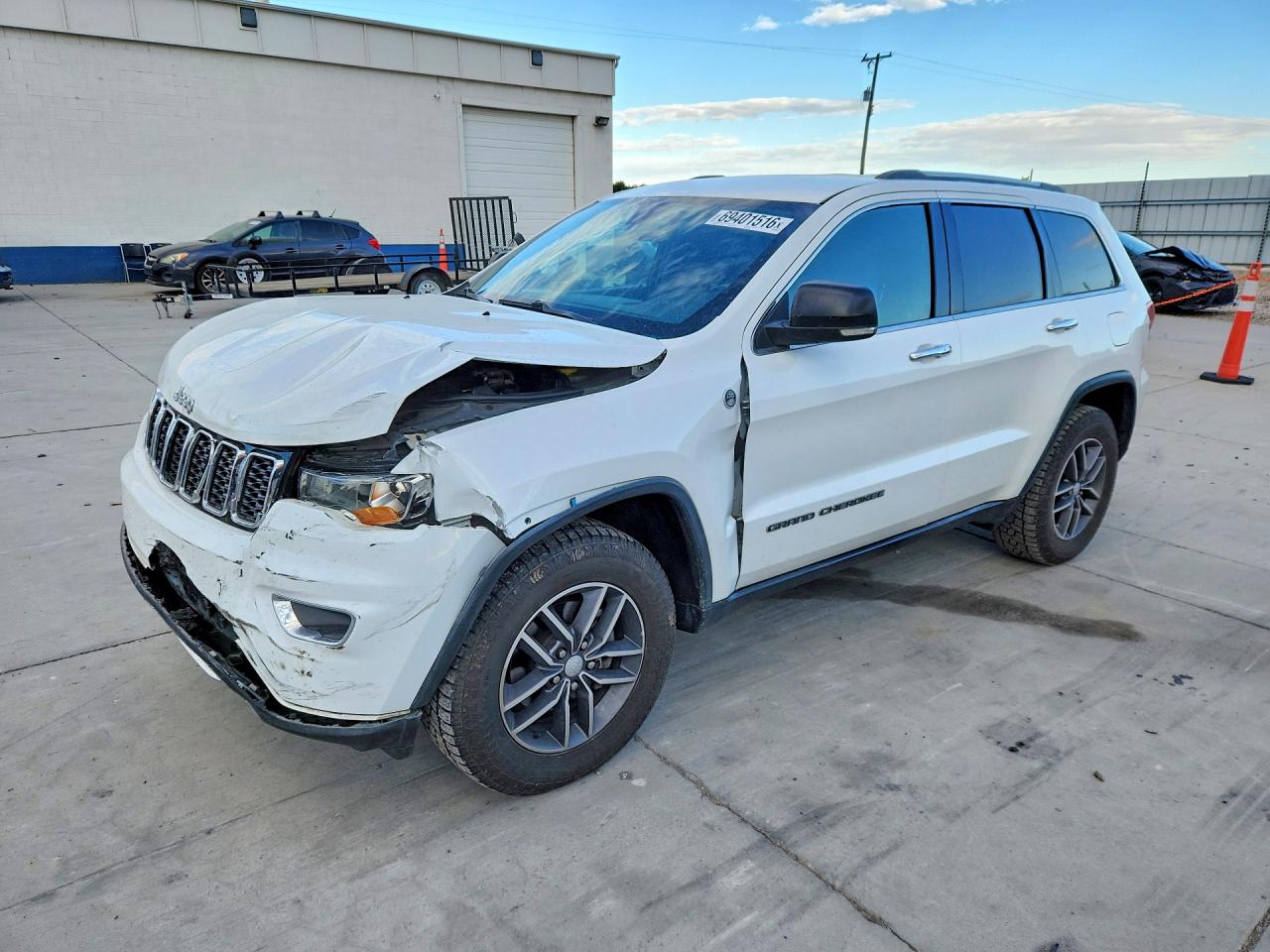 2017 JEEP GRAND CHEROKEE LIMITED 4X4 — Front 3/4