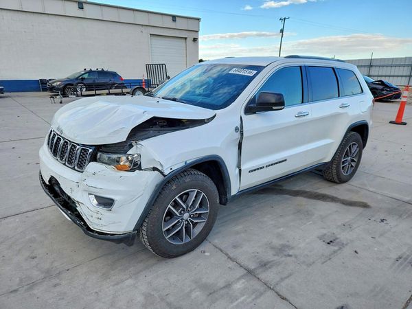 2017 JEEP GRAND CHEROKEE LIMITED 4X4 — Front 3/4