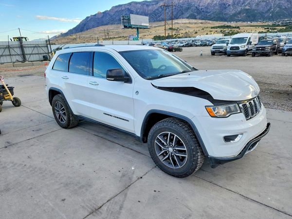 2017 JEEP GRAND CHEROKEE LIMITED 4X4 — Passenger 3/4