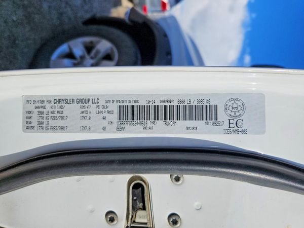 2014 RAM 1500 ST — VINS