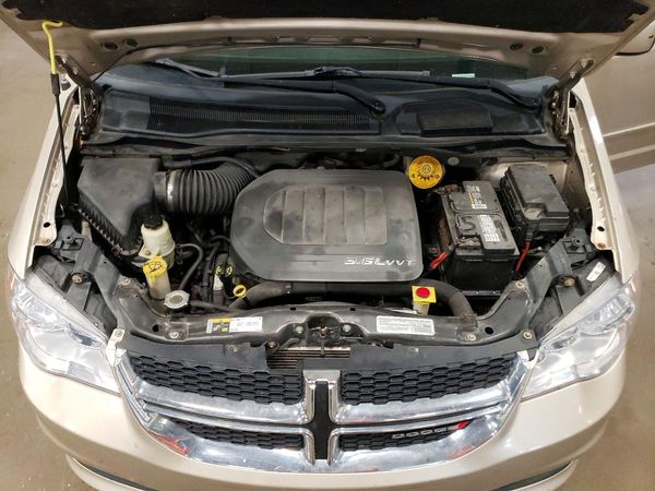 2014 DODGE GRAND CARAVAN — Engine bay