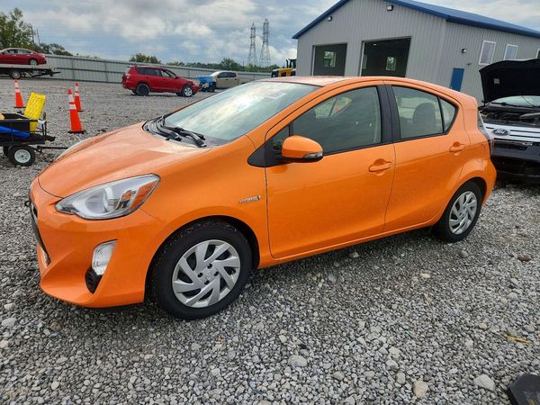 2015 TOYOTA PRIUS — Front 3/4