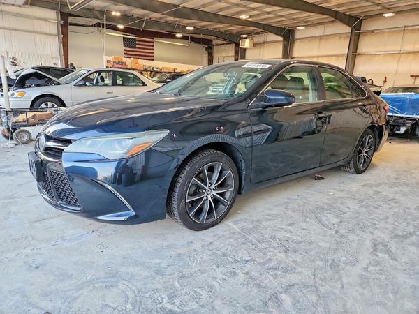 2015 TOYOTA CAMRY — Front 3/4