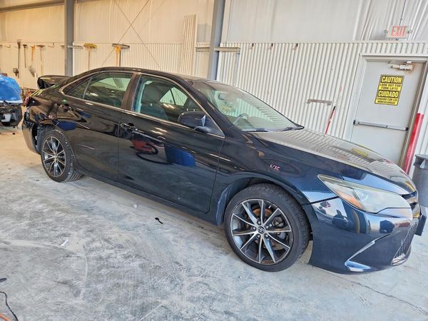 2015 TOYOTA CAMRY — Passenger 3/4