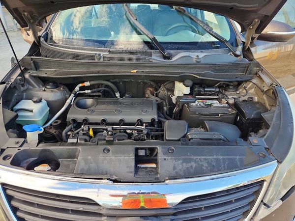 2012 KIA SPORTAGE GL(Middle-low grade) — Engine bay