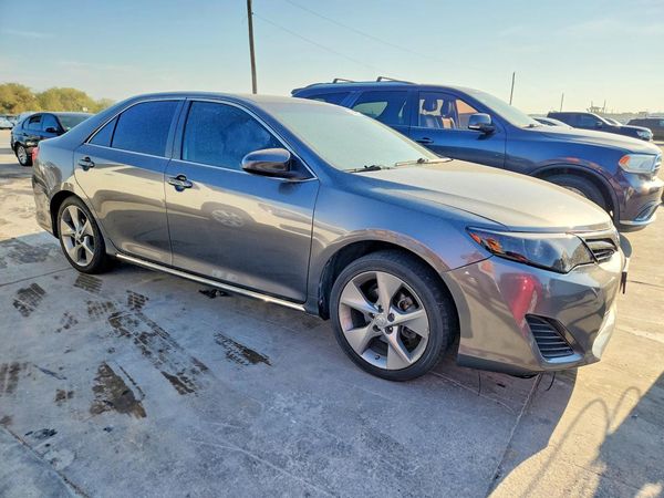 2014 TOYOTA CAMRY — Passenger 3/4
