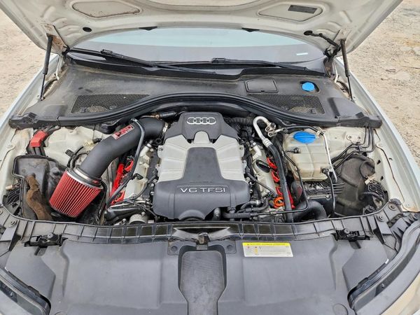 2014 AUDI A6 quattro Prestige — Engine bay