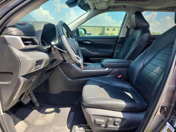 2021 TOYOTA HIGHLANDER — DENT