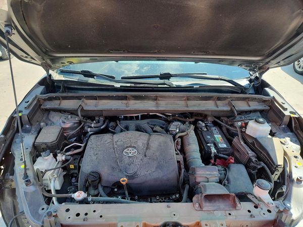 2021 TOYOTA HIGHLANDER — Engine bay