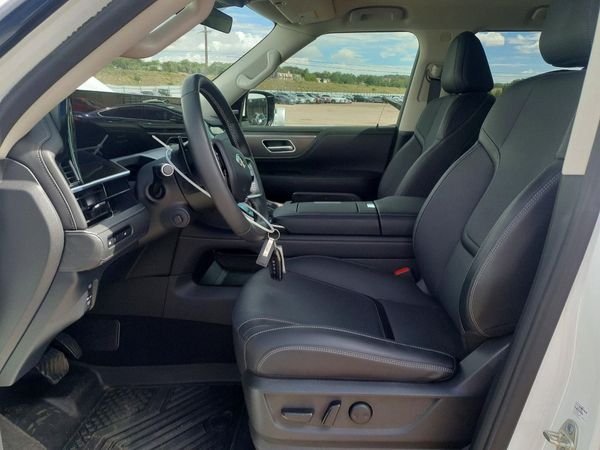 2025 INFINITI QX80 — DENT