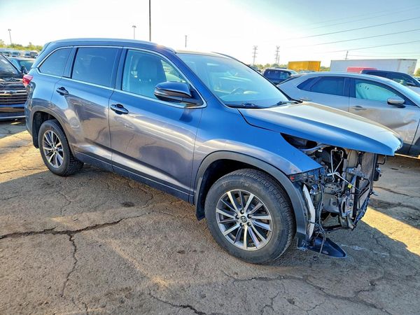 2018 TOYOTA HIGHLANDER — Passenger 3/4